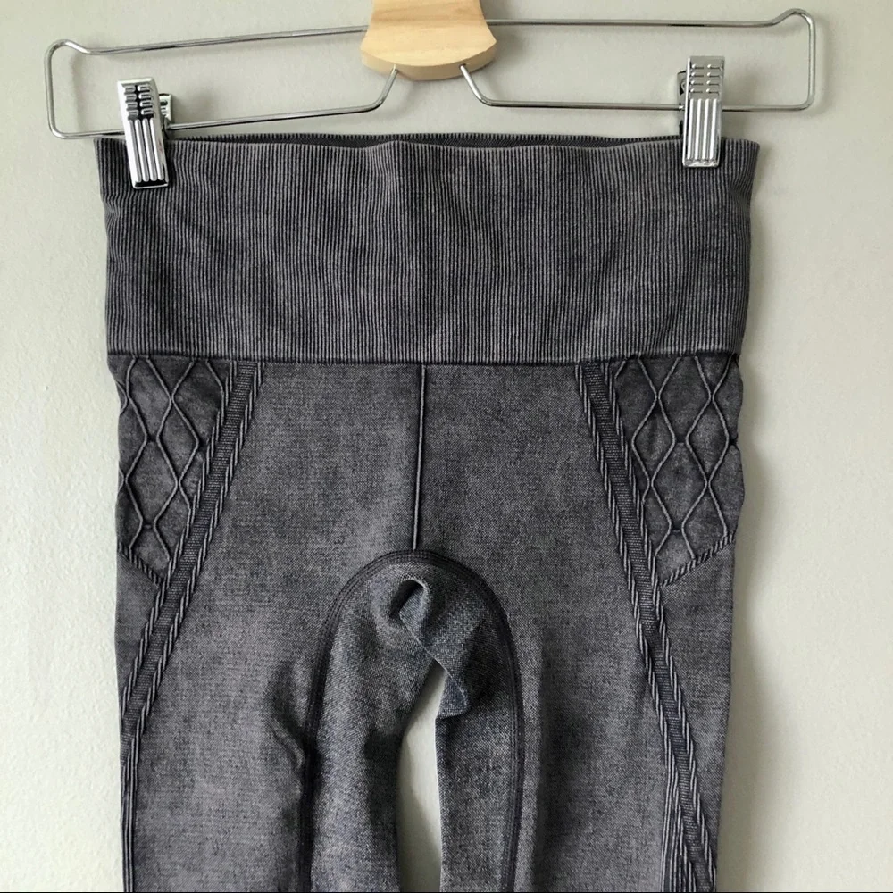 Athleta Recharge cropped seamless leggings XS‎